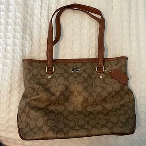 COACH Classic pattern Tan Purse
